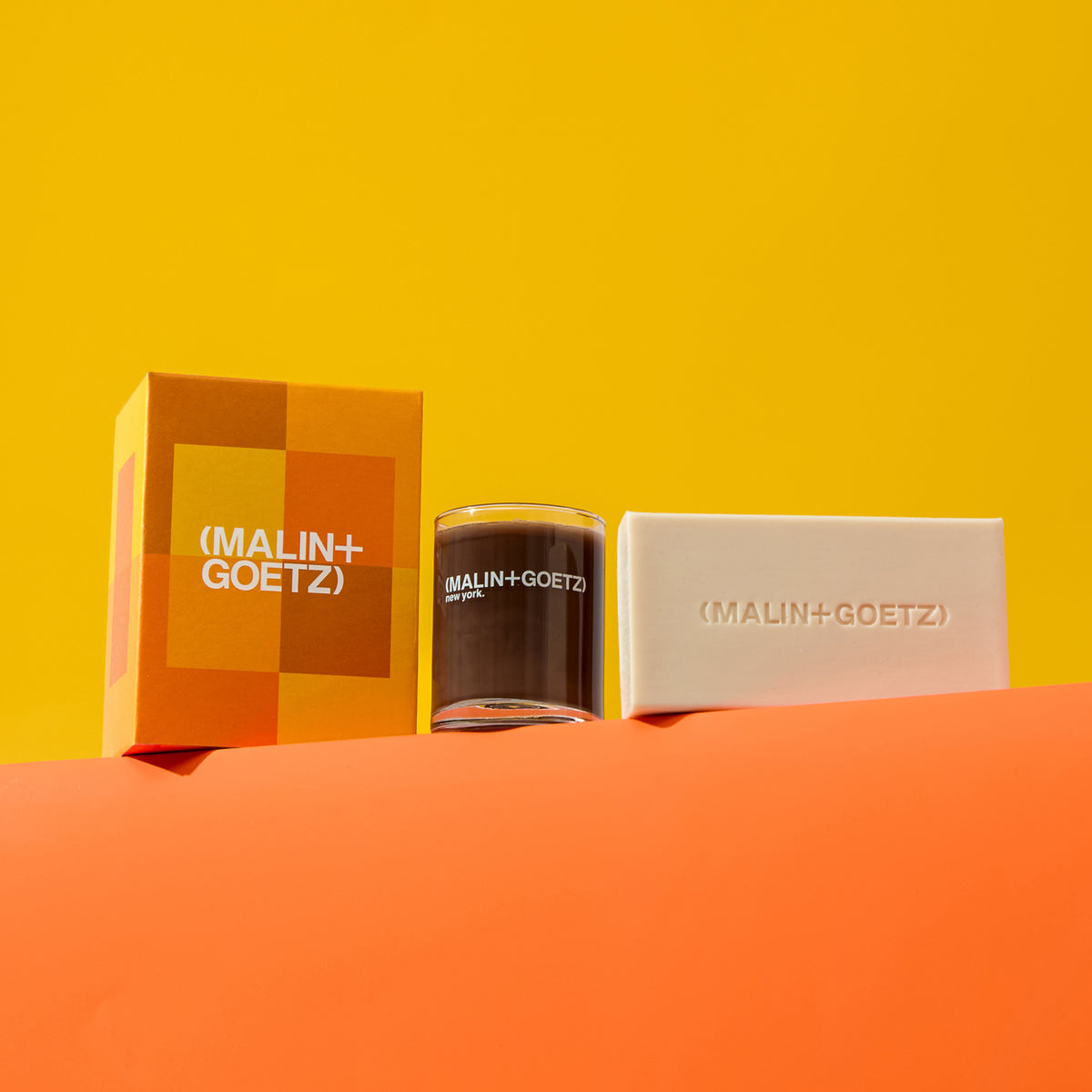 twist of rum holiday gift set includes dark rum votive. 2.35 oz. / 67g and dark rum hydrating bar soap. 5 oz. / 140g